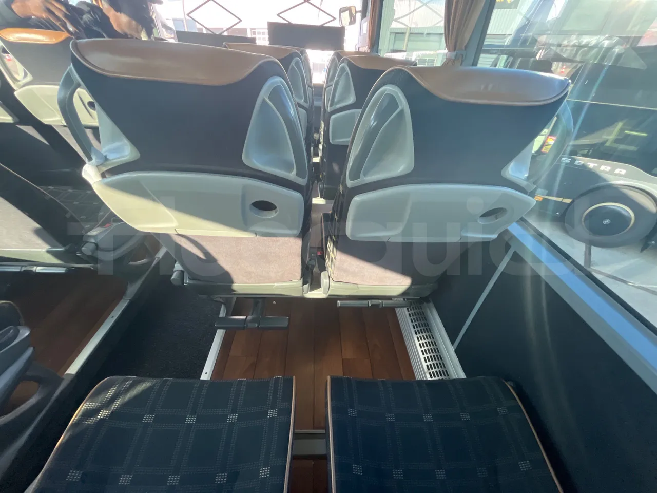 Mercedes-Benz Tourismo 632 01 - EUR6 - 290kW - 12.960m - mesh detail photo