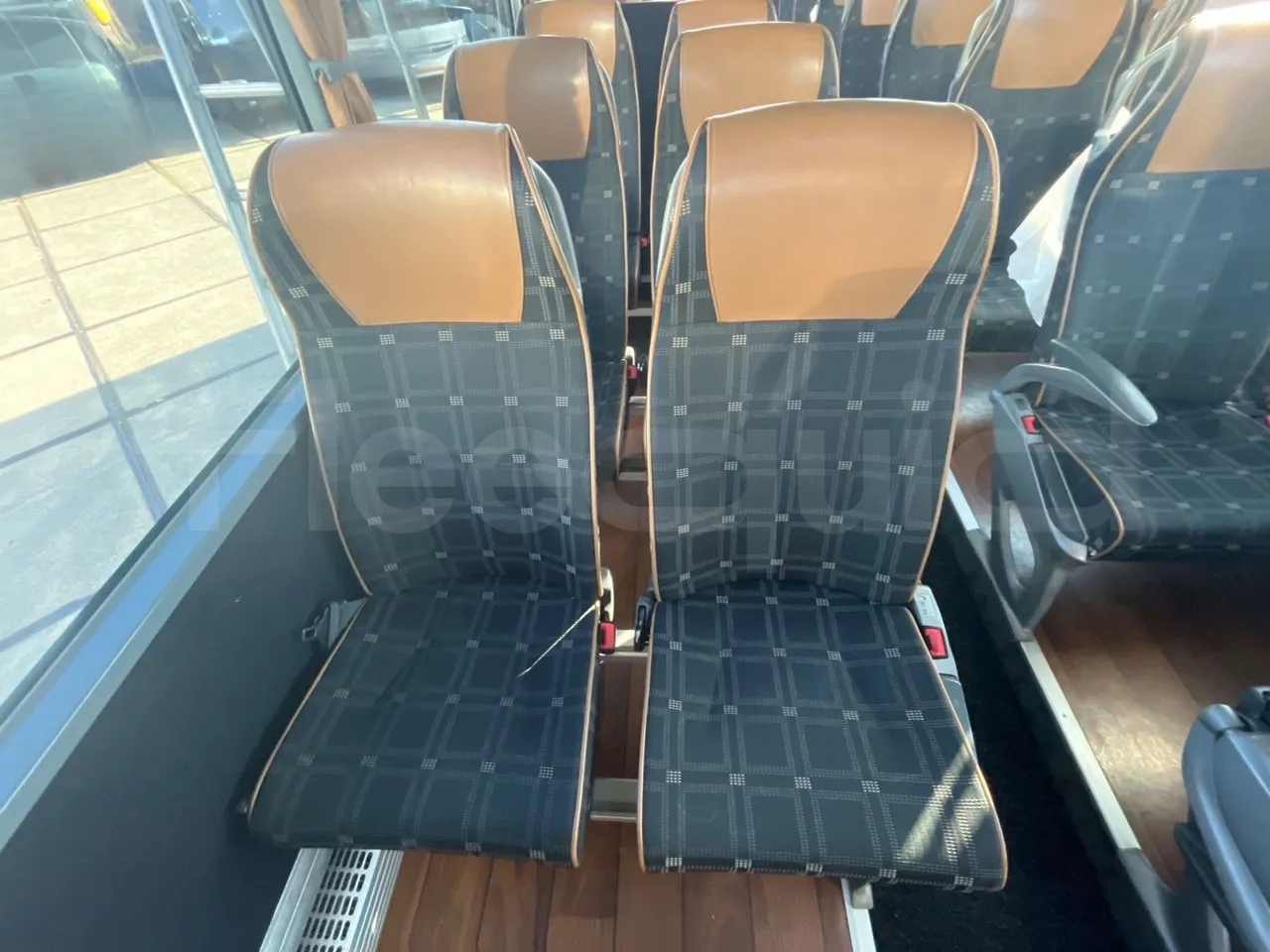 Mercedes-Benz Tourismo 632 01 - EUR6 - 290kW - 12.960m - single seat detail