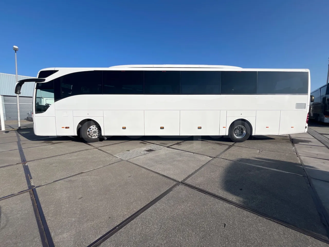 Mercedes-Benz Tourismo 632 01 - EUR6 - 290kW - 12.960m - external compartments photo