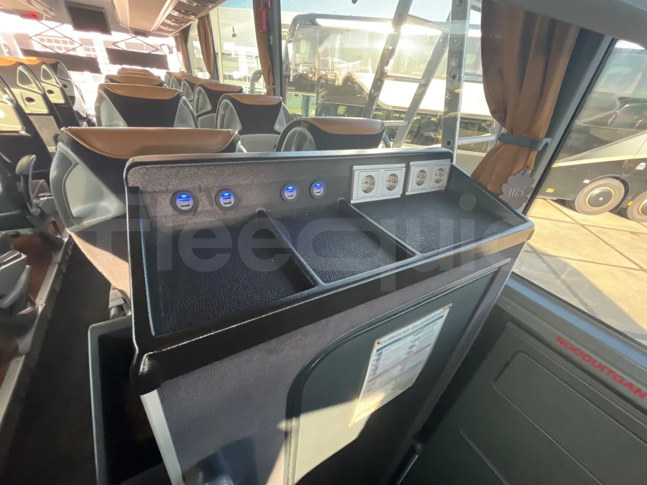 Mercedes-Benz Tourismo 632 01 - EUR6 - 290kW - 12.960m - floor hatches photo