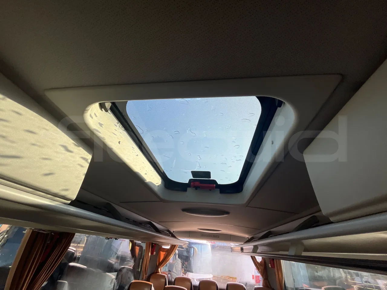 Mercedes-Benz Tourismo 632 01 - EUR6 - 290kW - 12.960m - roof hatch 1