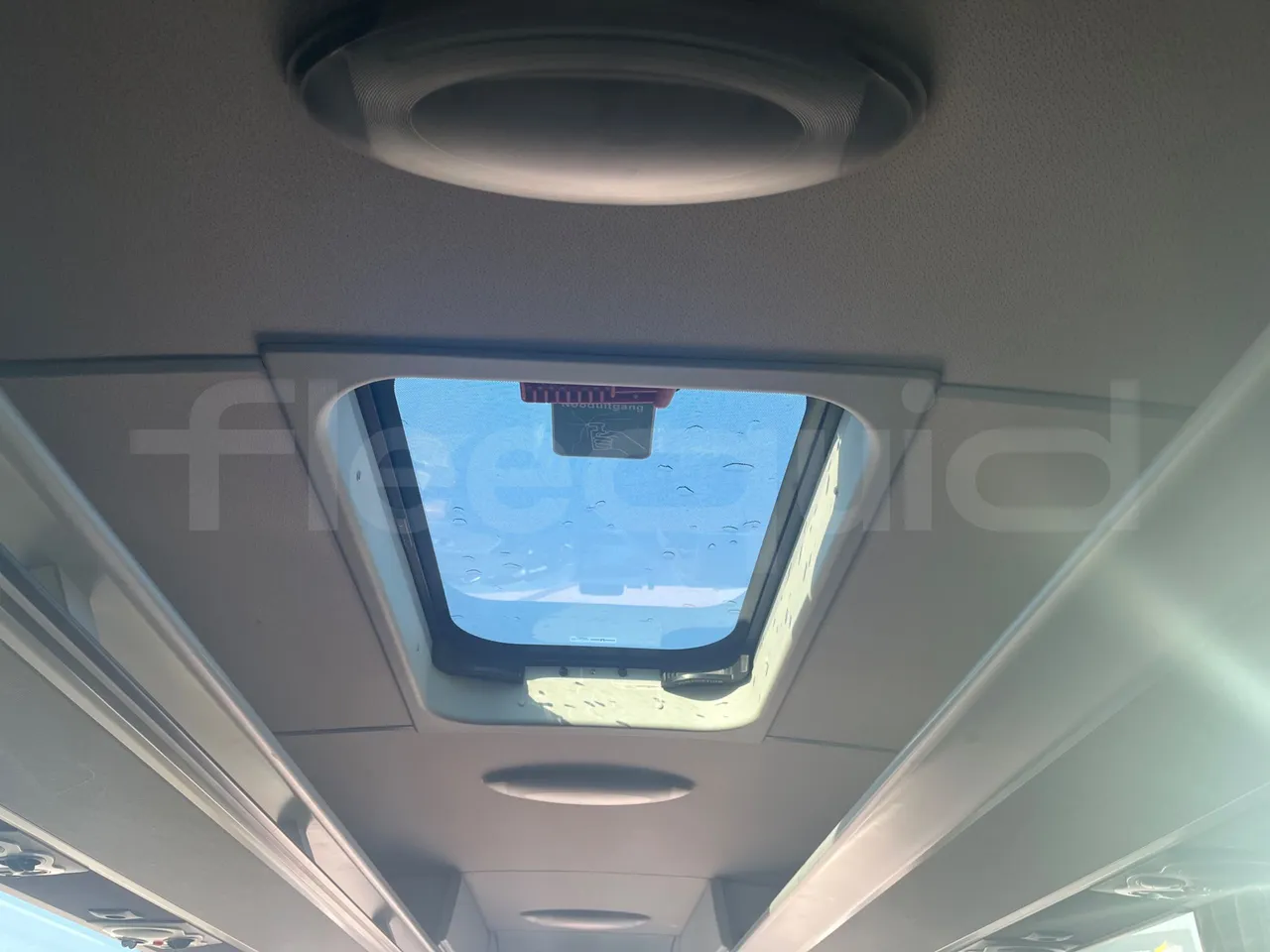 Mercedes-Benz Tourismo 632 01 - EUR6 - 290kW - 12.960m - roof hatch 2