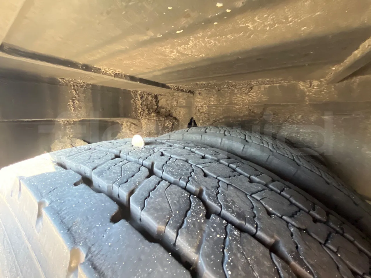 Mercedes-Benz Tourismo 632 01 - EUR6 - 290kW - 12.960m - tread condition front tires right