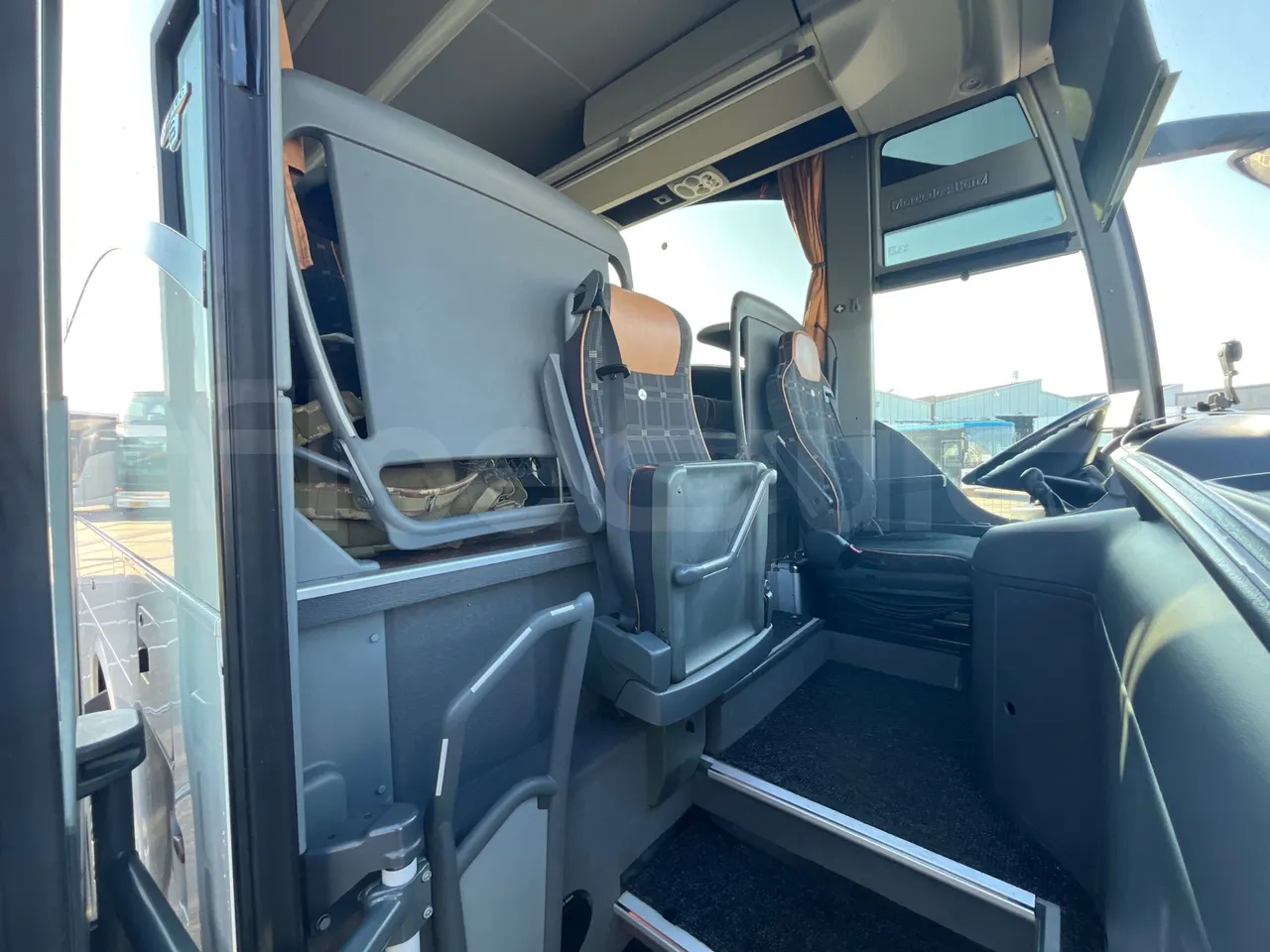 Mercedes-Benz Tourismo 632 01 - EUR6 - 290kW - 12.960m - hostess seat photo