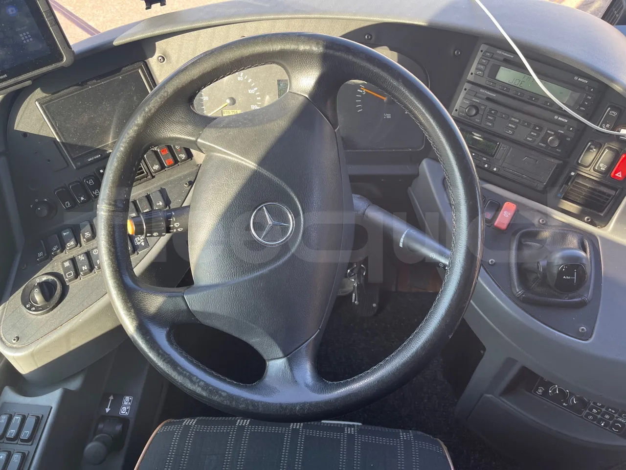 Mercedes-Benz Tourismo 632 01 - EUR6 - 290kW - 12.960m - steering wheel photo