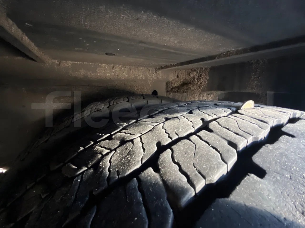 Mercedes-Benz Tourismo 632 01 - EUR6 - 290kW - 12.960m - front left tire measurements