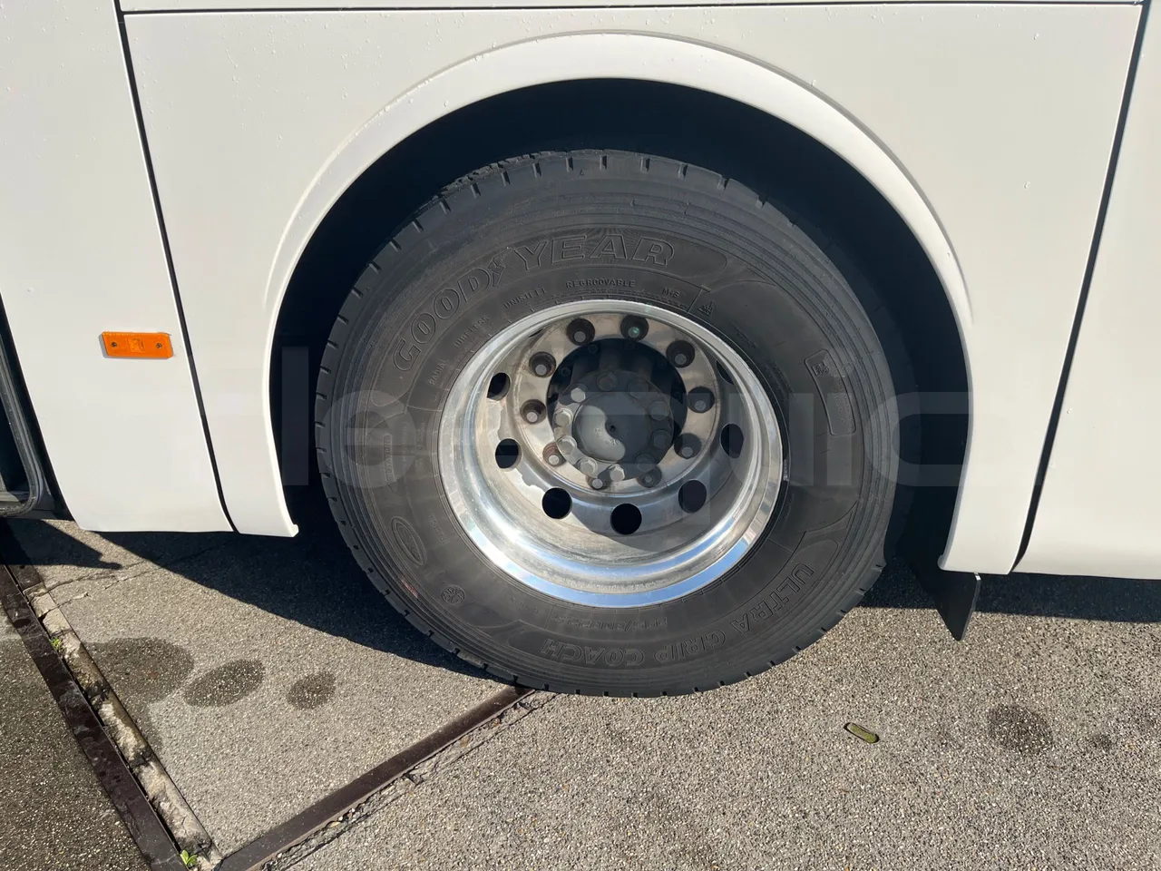 Mercedes-Benz Tourismo 632 01 - EUR6 - 290kW - 12.960m - rear left tire photo