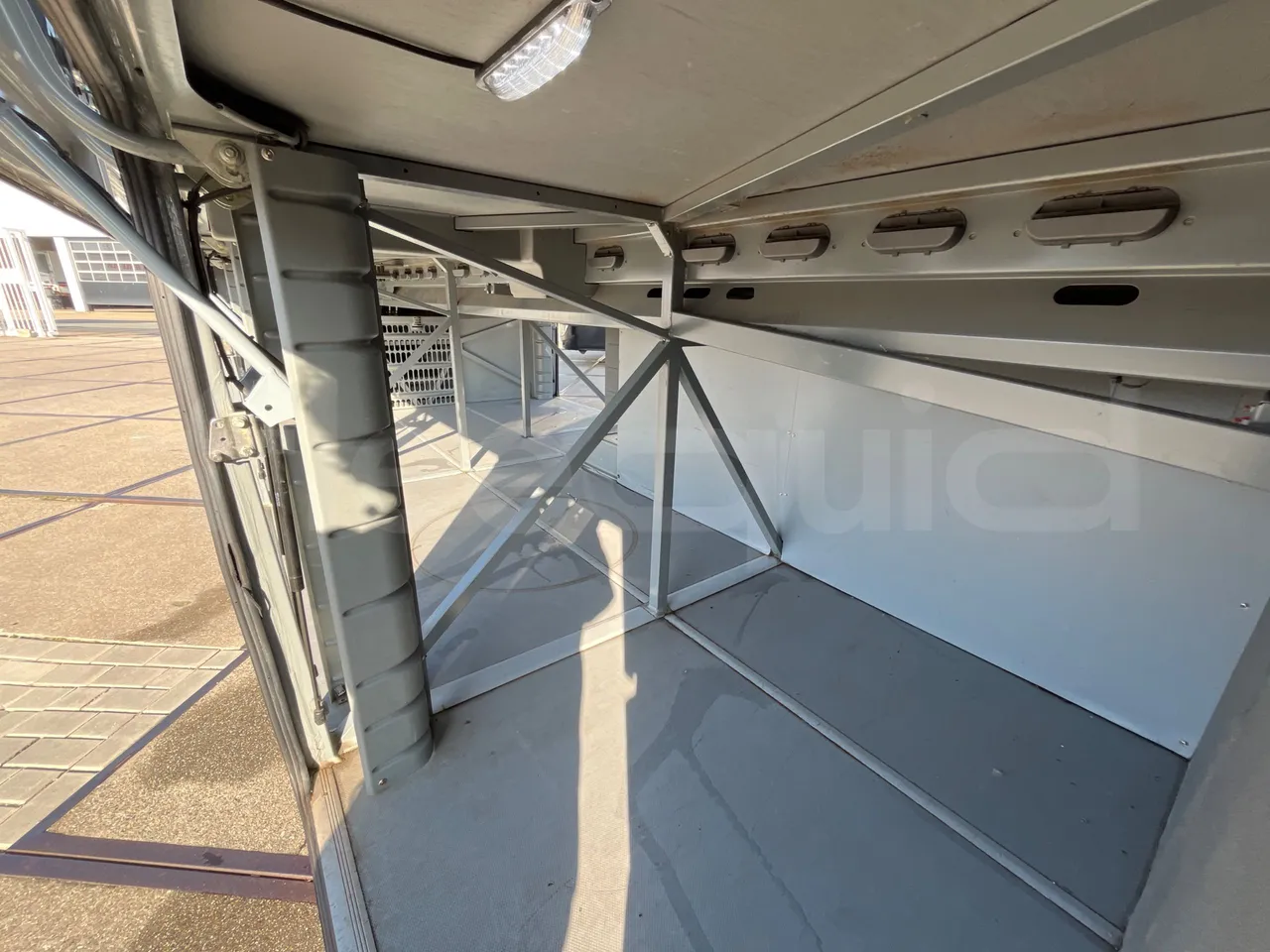 Mercedes-Benz Tourismo 632 01 - EUR6 - 290kW - 12.960m - under carpet photo