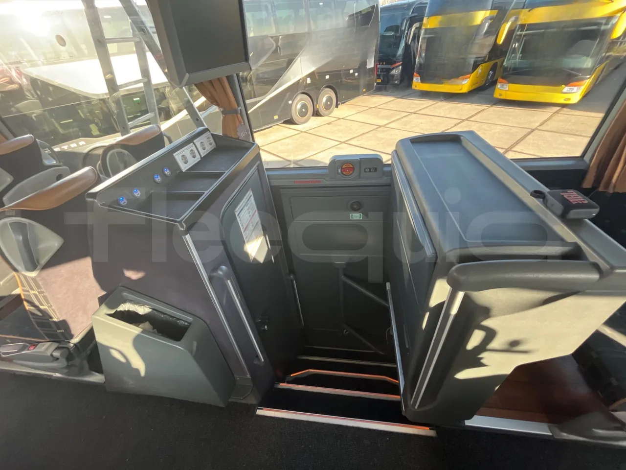 Mercedes-Benz Tourismo 632 01 - EUR6 - 290kW - 12.960m - turntable internal (18m)