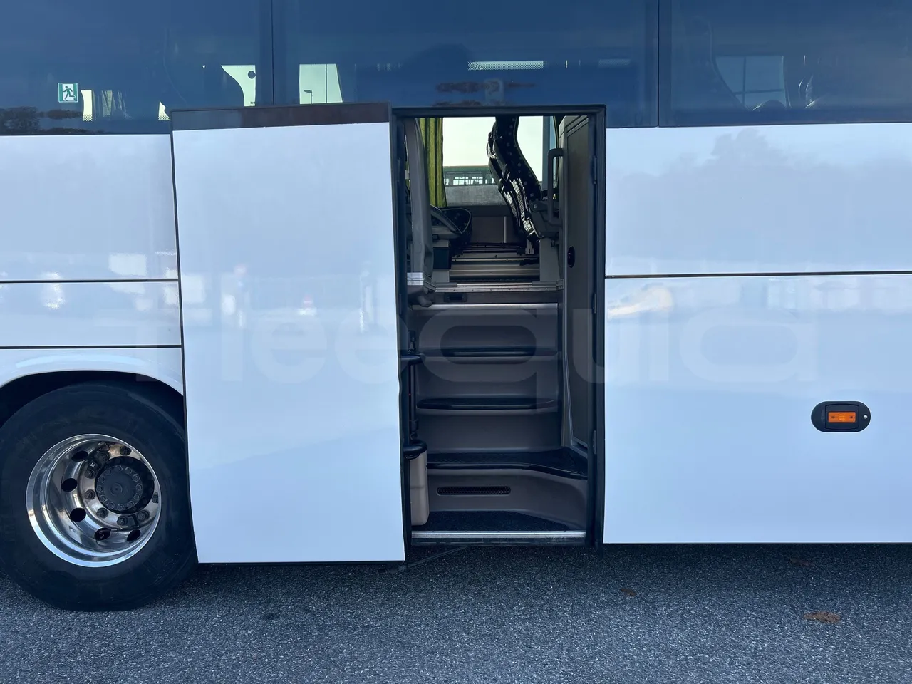 Iveco Magelys SFR2XX QC M8CN - Euro6 - 294Kw - 12,830mt - front door 2 open