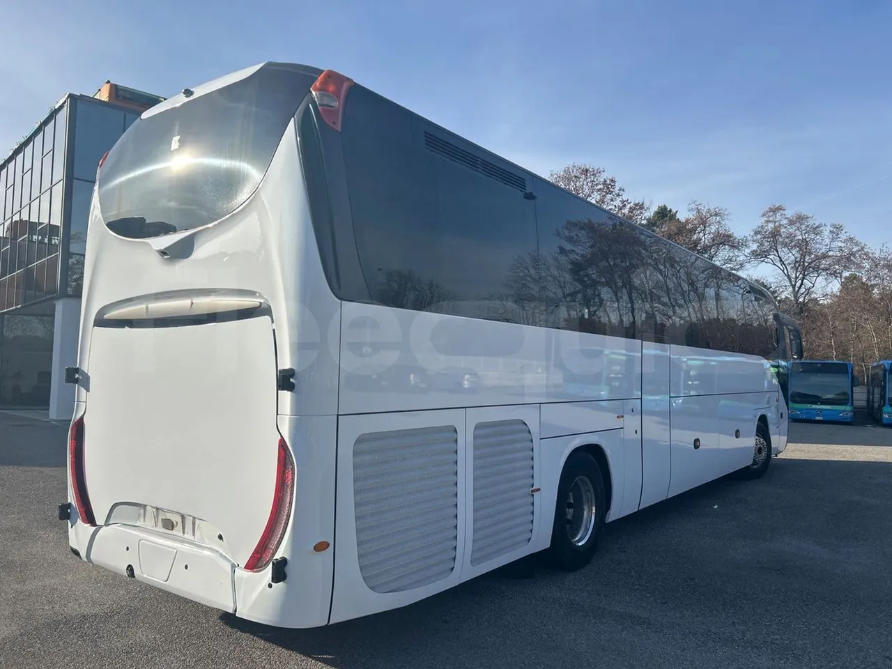 Iveco Magelys SFR2XX QC M8CN - Euro6 - 294Kw - 12,830mt - 3/4 right rear doors closed