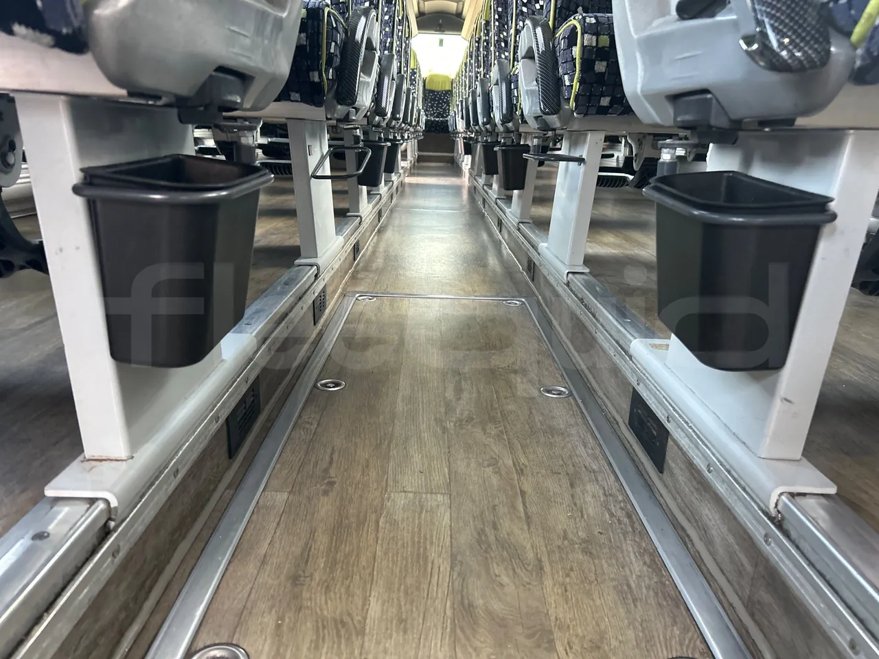 Iveco Magelys SFR2XX QC M8CN - Euro6 - 294Kw - 12,830mt - seat brackets photo