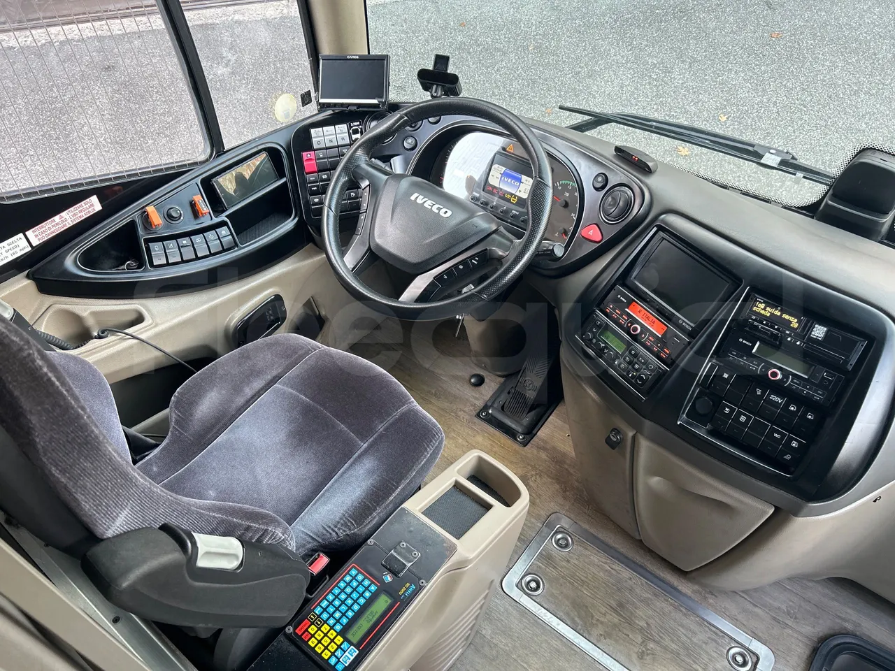 Iveco Magelys SFR2XX QC M8CN - Euro6 - 294Kw - 12,830mt - buttons panels on