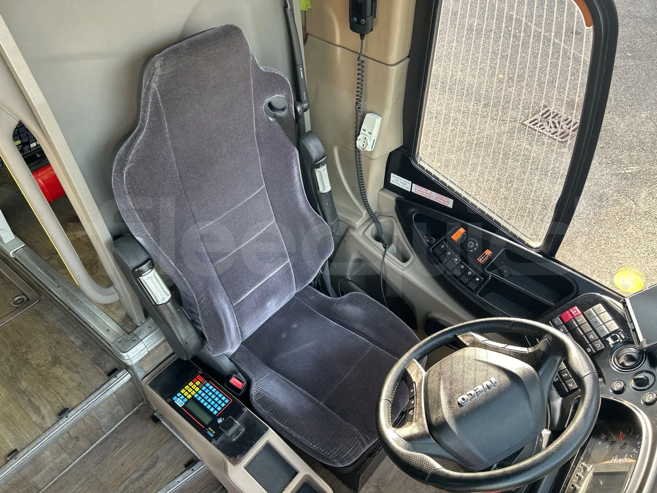 Iveco Magelys SFR2XX QC M8CN - Euro6 - 294Kw - 12,830mt - driver's seat photo