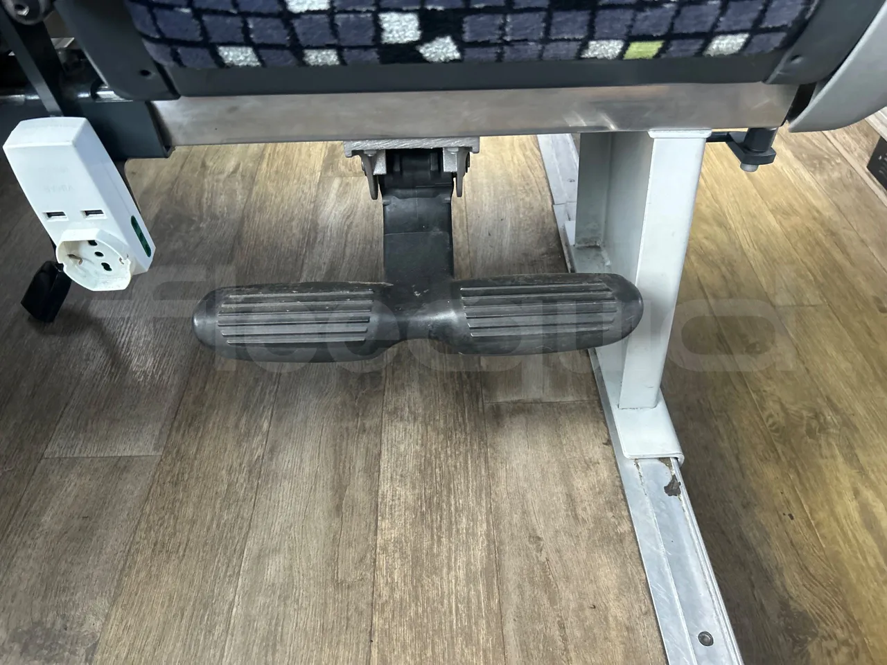 Iveco Magelys SFR2XX QC M8CN - Euro6 - 294Kw - 12,830mt - footrest detail photo