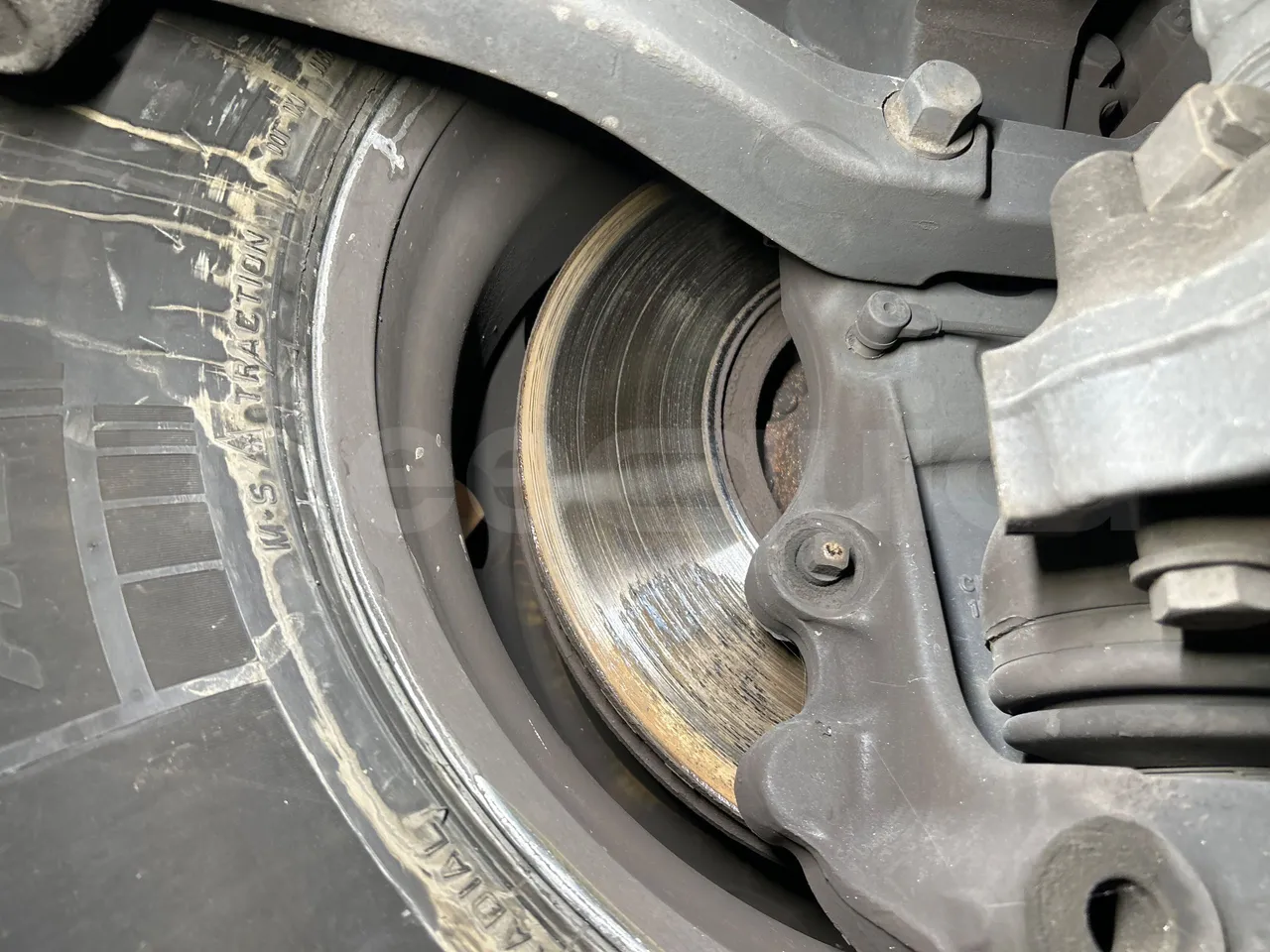 Iveco Magelys SFR2XX QC M8CN - Euro6 - 294Kw - 12,830mt - front discs left