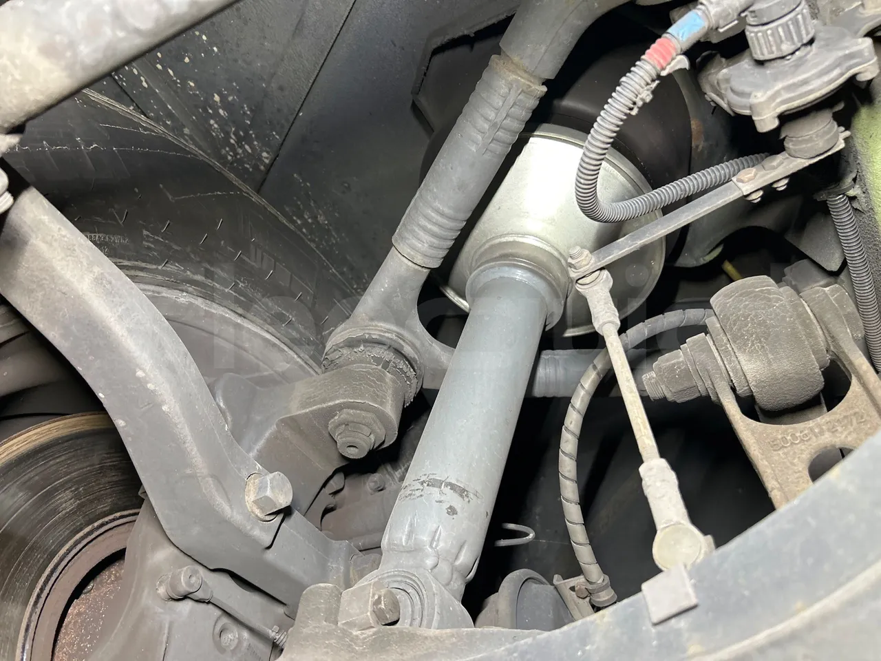 Iveco Magelys SFR2XX QC M8CN - Euro6 - 294Kw - 12,830mt - front shock absorbers left