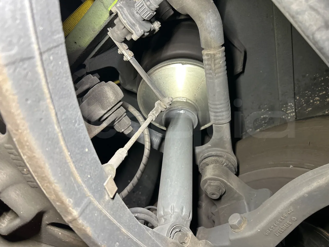 Iveco Magelys SFR2XX QC M8CN - Euro6 - 294Kw - 12,830mt - front shock absorbers right