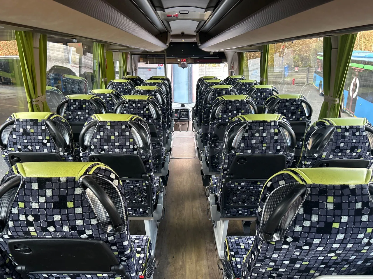 Iveco Magelys SFR2XX QC M8CN - Euro6 - 294Kw - 12,830mt - forward view middle aisle