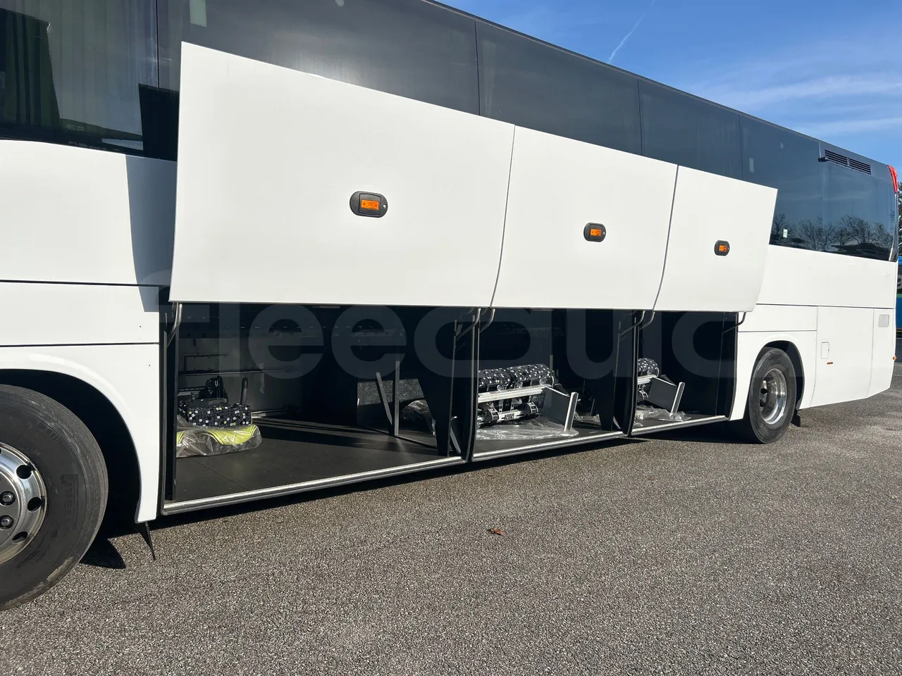 Iveco Magelys SFR2XX QC M8CN - Euro6 - 294Kw - 12,830mt - luggage rack photo