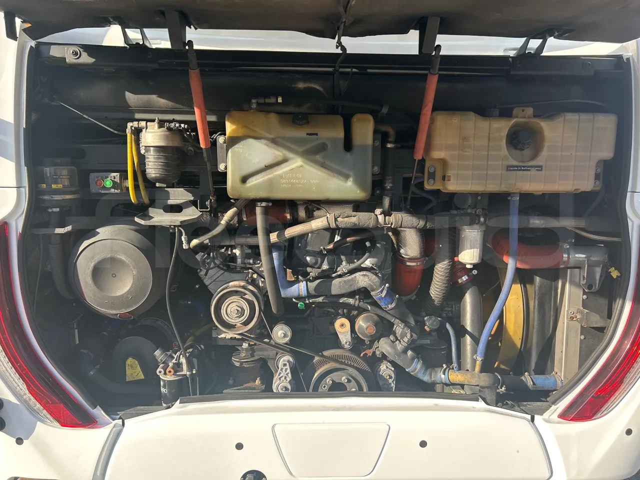 Iveco Magelys SFR2XX QC M8CN - Euro6 - 294Kw - 12,830mt - rear hatch open