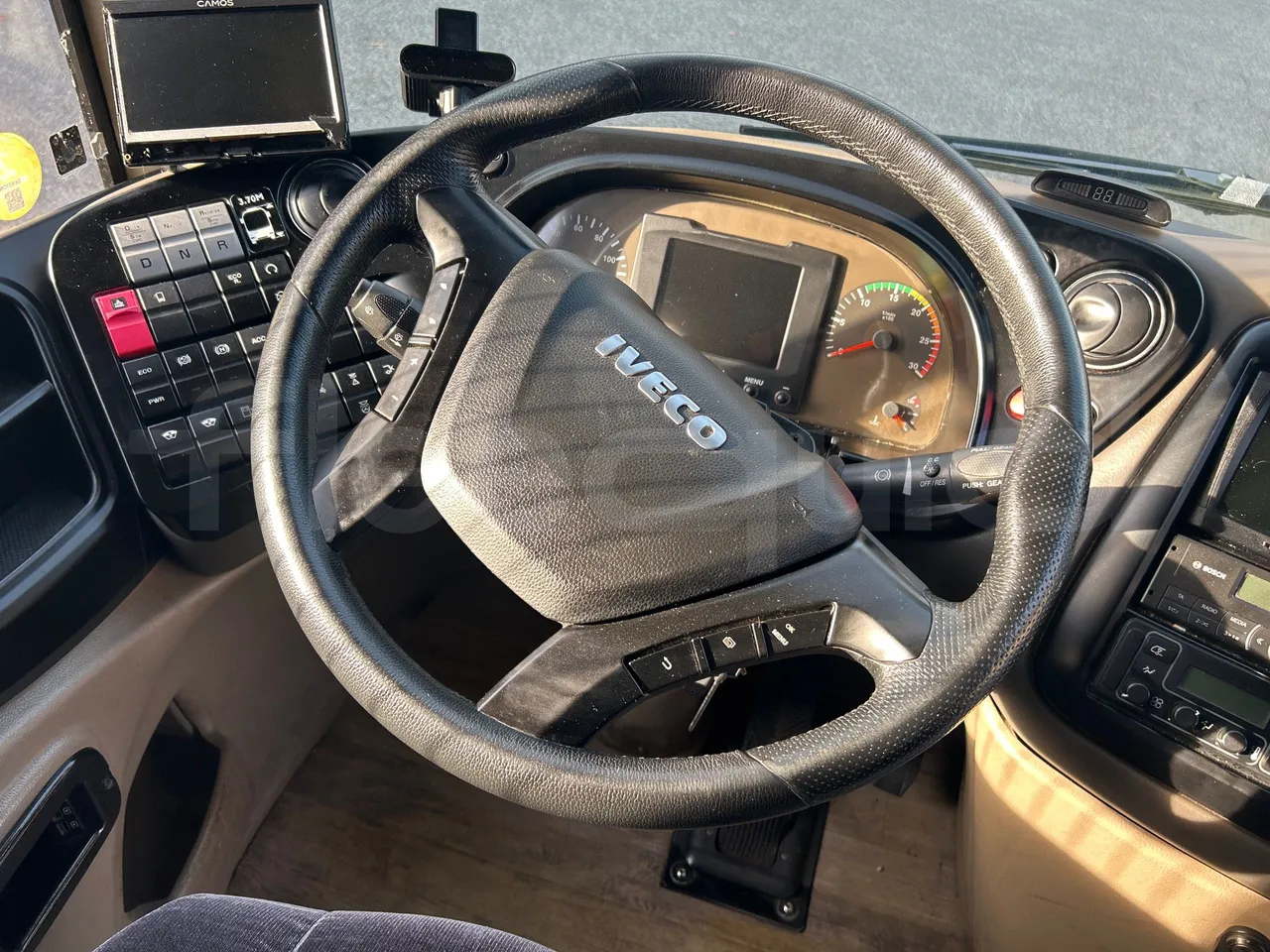 Iveco Magelys SFR2XX QC M8CN - Euro6 - 294Kw - 12,830mt - steering wheel photo