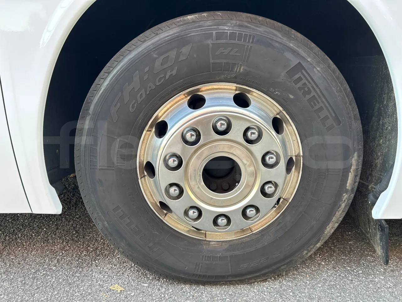 Iveco Magelys SFR2XX QC M8CN - Euro6 - 294Kw - 12,830mt - front left tire measurements