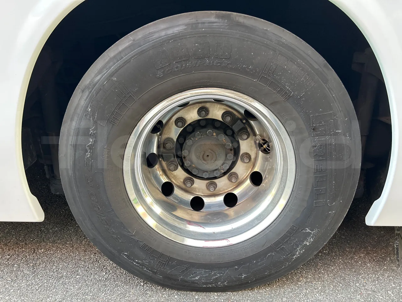 Iveco Magelys SFR2XX QC M8CN - Euro6 - 294Kw - 12,830mt - rear left tire photo