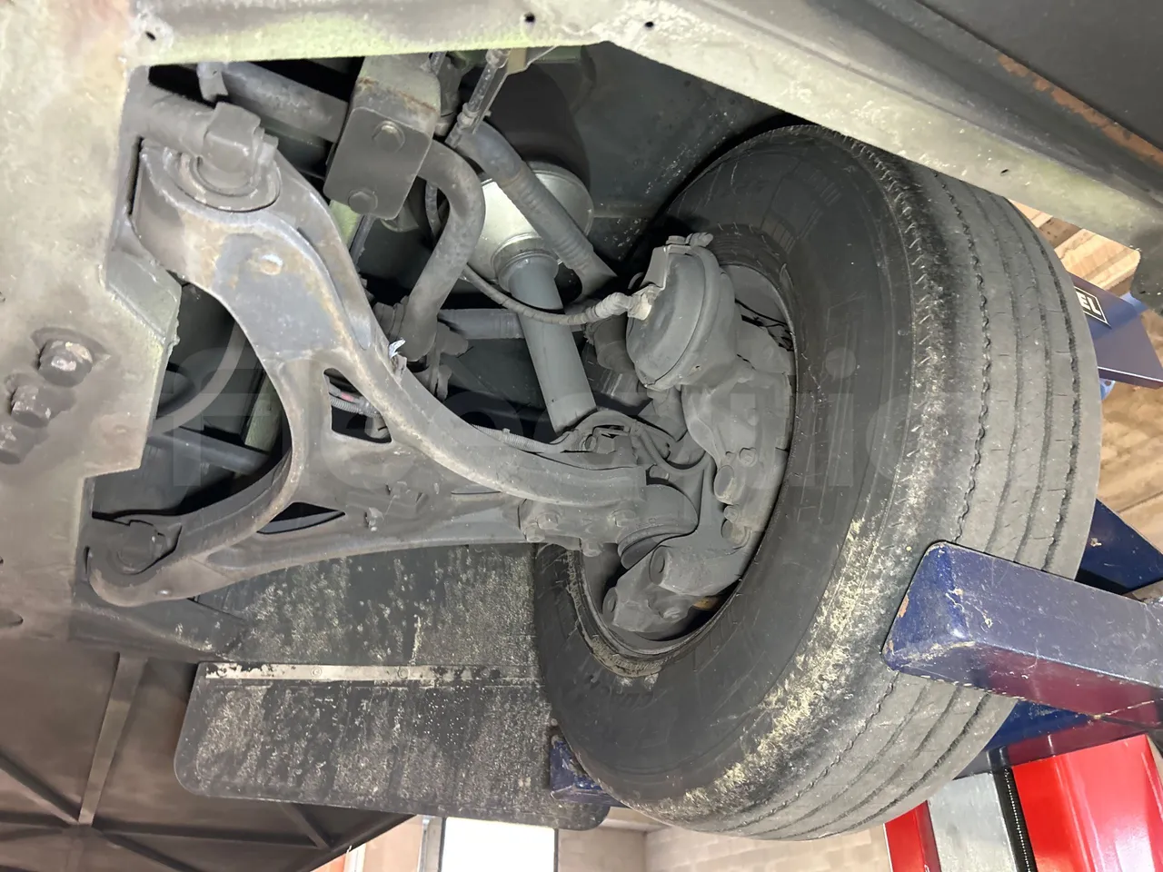 Iveco Magelys SFR2XX QC M8CN - Euro6 - 294Kw - 12,830mt - front axle left side