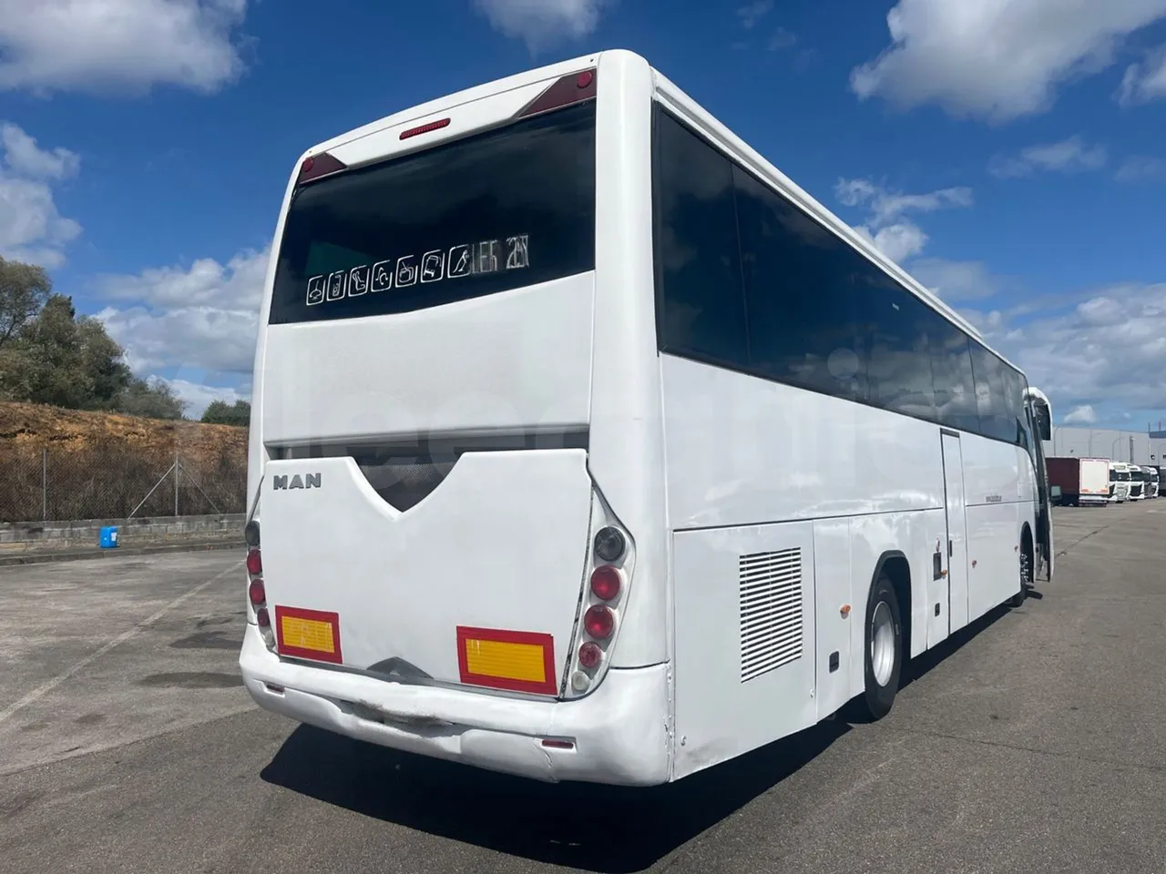 Man Ratio 18.410 Ratio/Touring - EUR3 - 301kW - 12.92m - 3/4 right rear doors closed