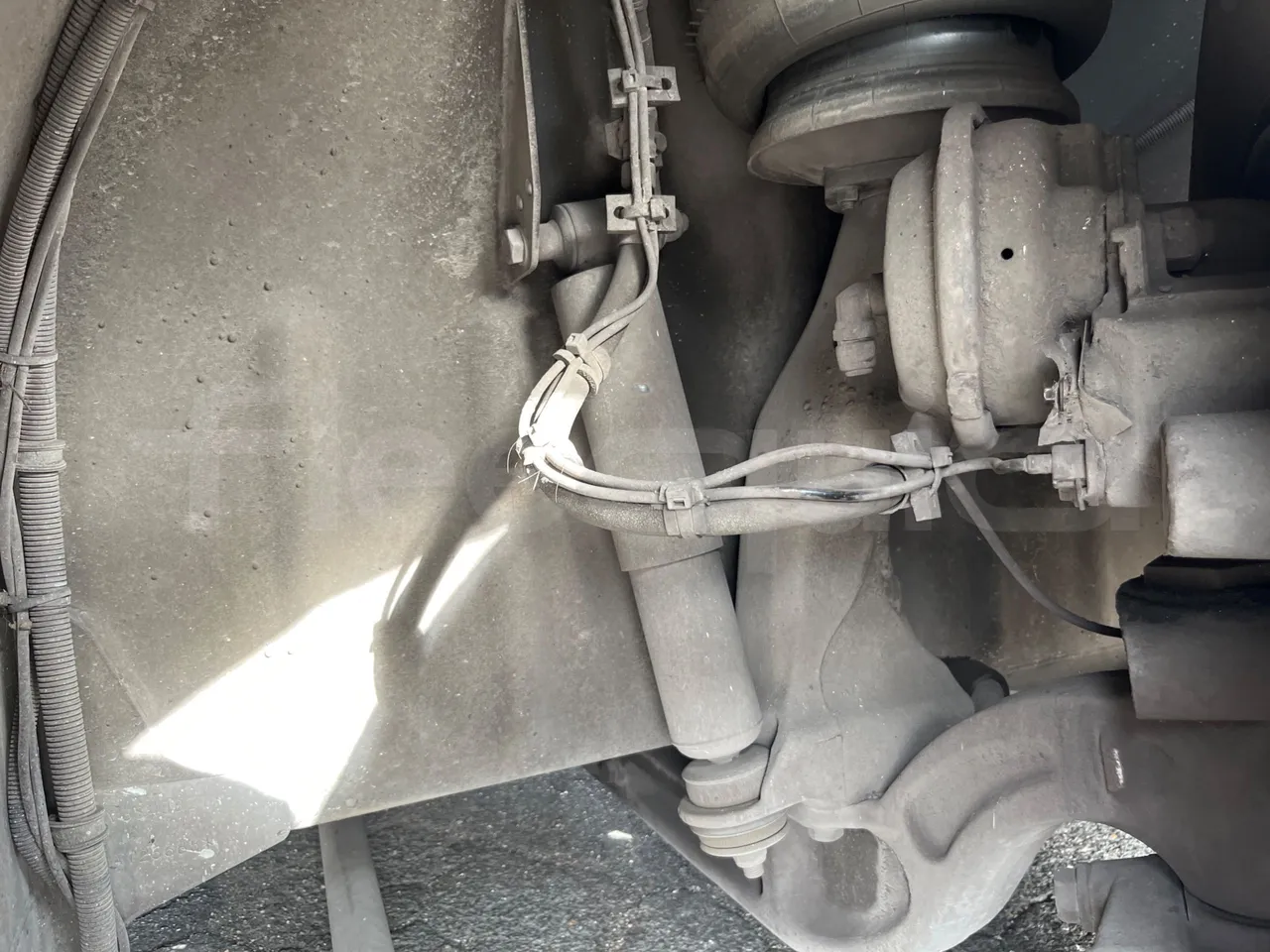 Volvo Bravo I City Ayats - EUR5 - 193kW - 11.95m - front shock absorbers right