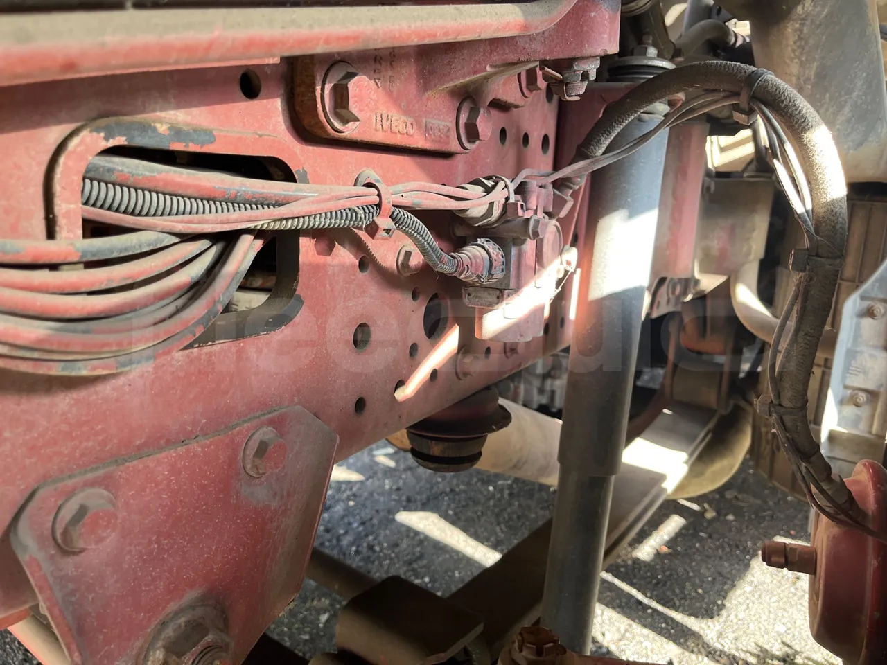 Iveco Magirus A260S/80 - Euro3 - 218kW - 9.755mt - front air springs left