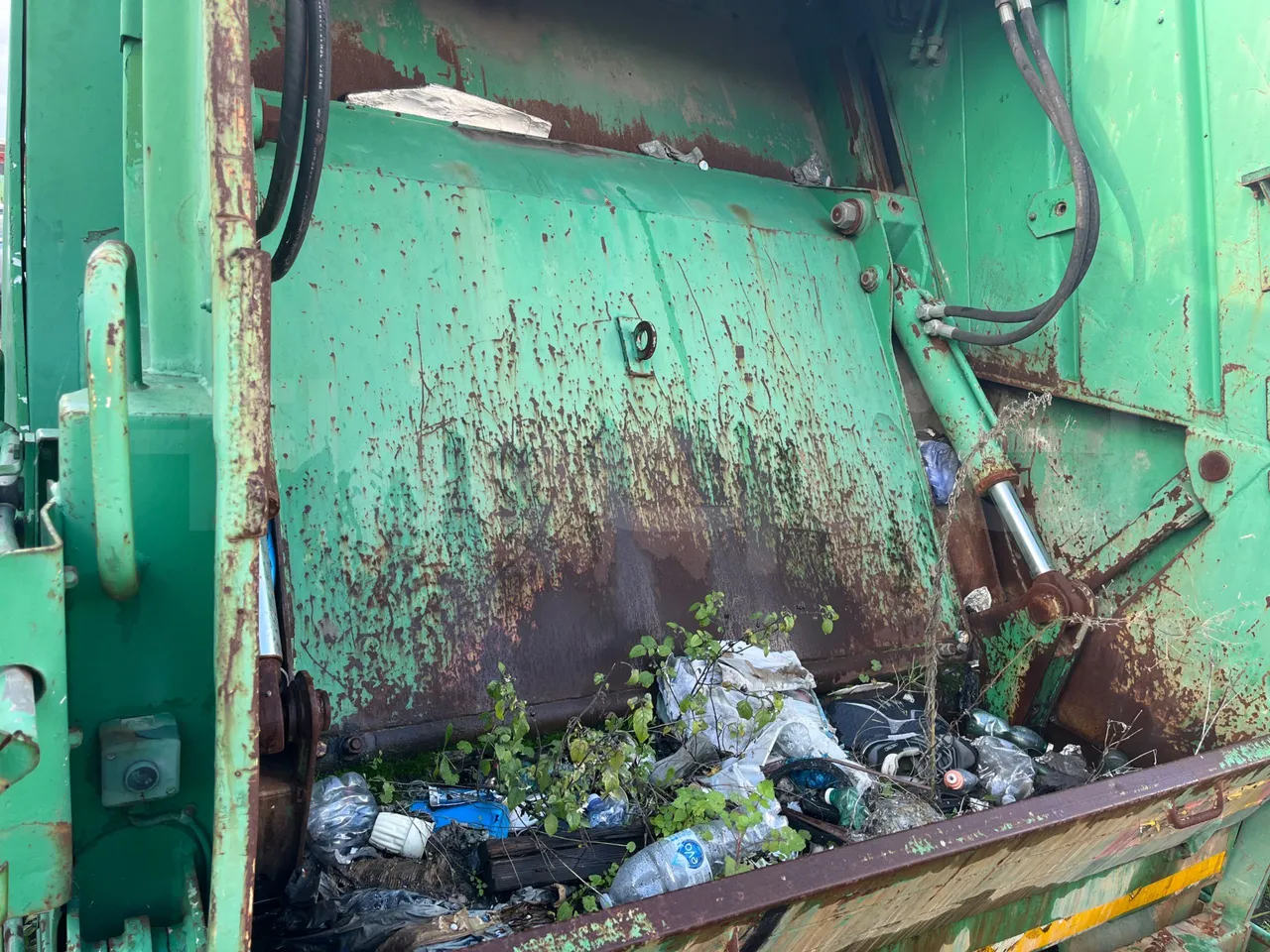 Iveco Magirus A260S/80 - Euro3 - 218kW - 9.755mt - internal frame rust check