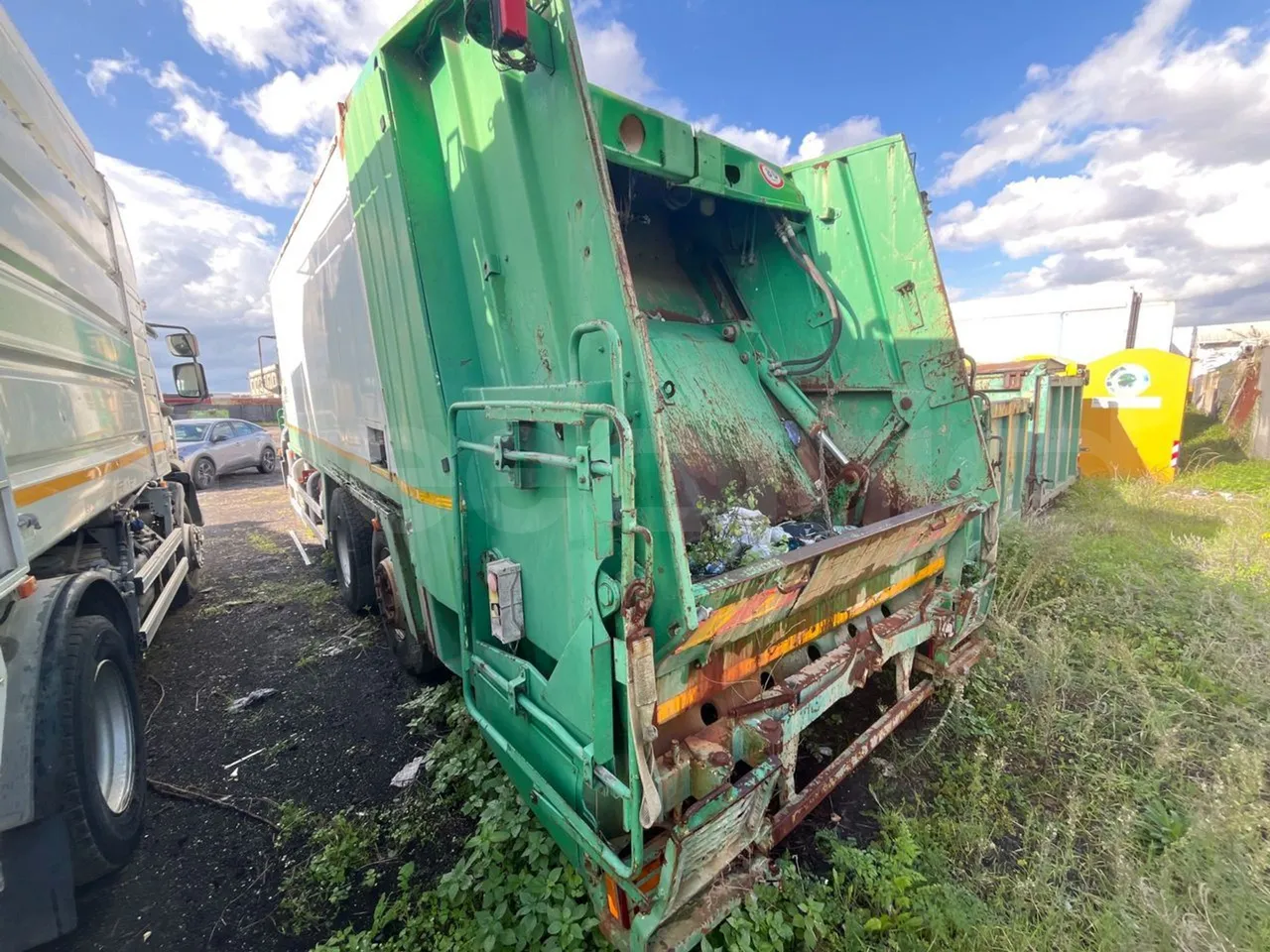 Iveco Magirus A260S/80 - Euro3 - 218kW - 9.755mt - luggage rack photo
