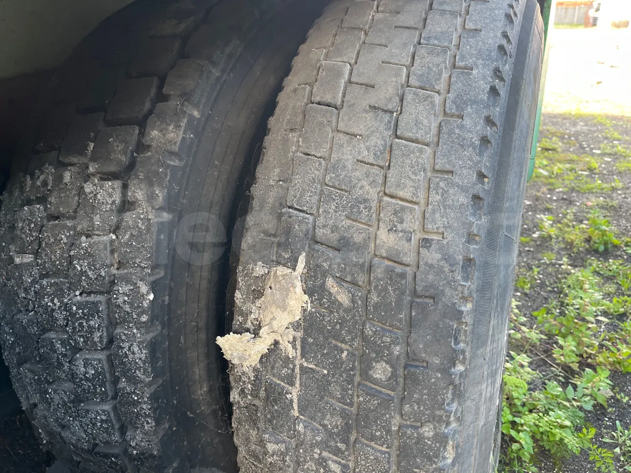 Iveco Magirus A260S/80 - Euro3 - 218kW - 9.755mt - tread condition front tires left