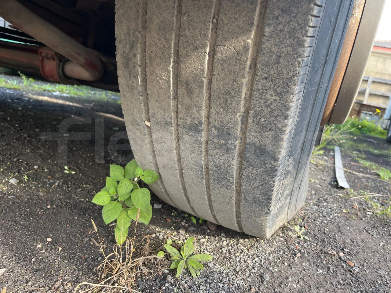 Iveco Magirus A260S/80 - Euro3 - 218kW - 9.755mt - tread condition front tires right