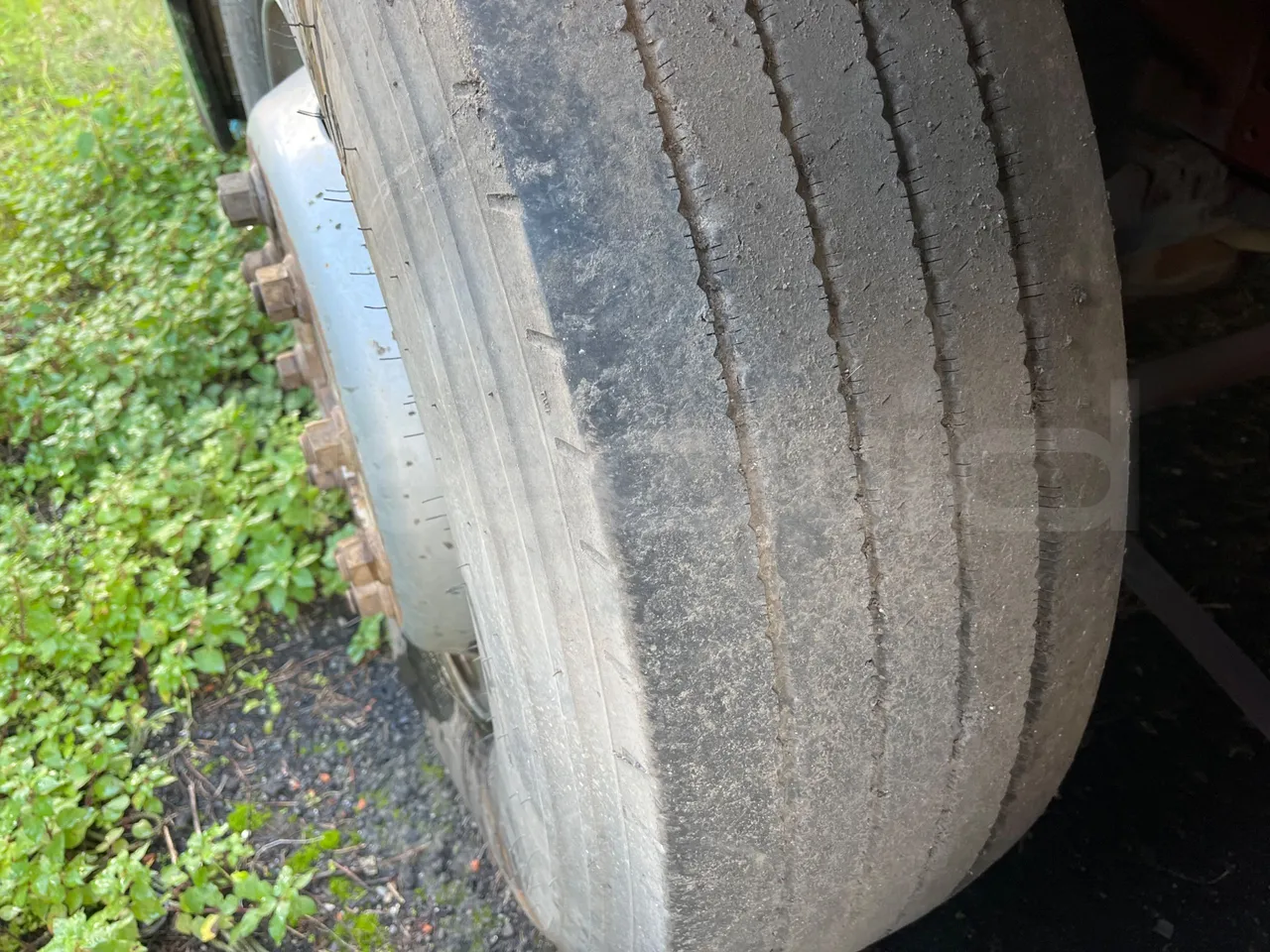 Iveco Magirus A260S/80 - Euro3 - 218kW - 9.755mt - tread condition second axle tires right