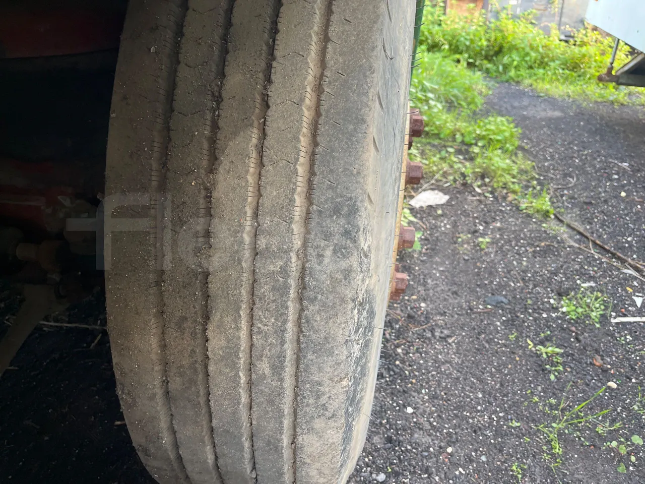 Iveco Magirus A260S/80 - Euro3 - 218kW - 9.755mt - tread condition third axle tires left