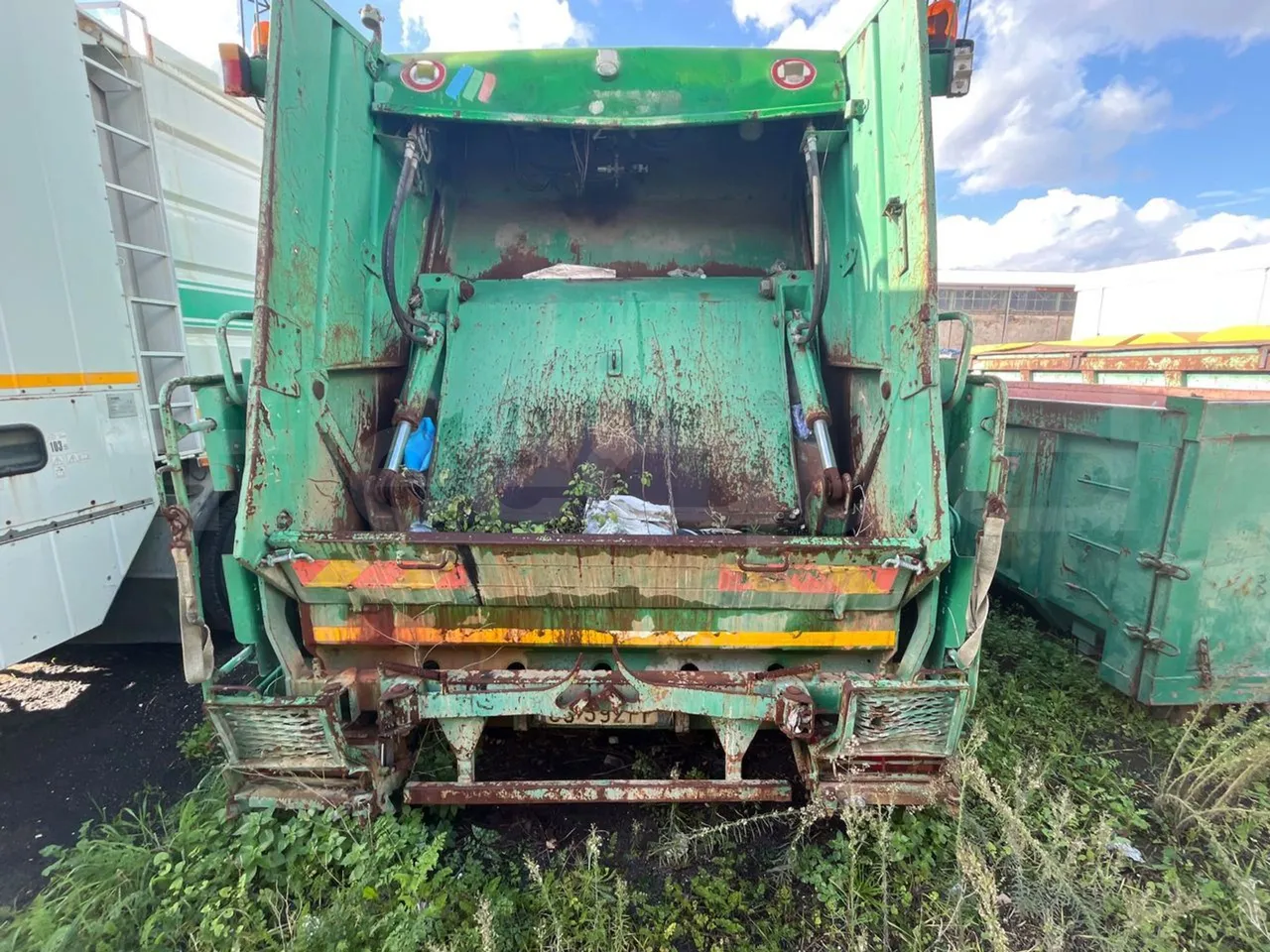 Iveco Magirus A260S/80 - Euro3 - 218kW - 9.755mt - rear hatch closed