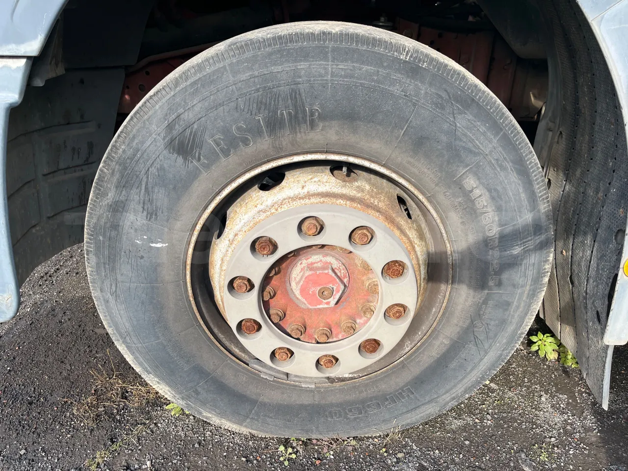 Iveco Magirus A260S/80 - Euro3 - 218kW - 9.755mt - front left tire measurements