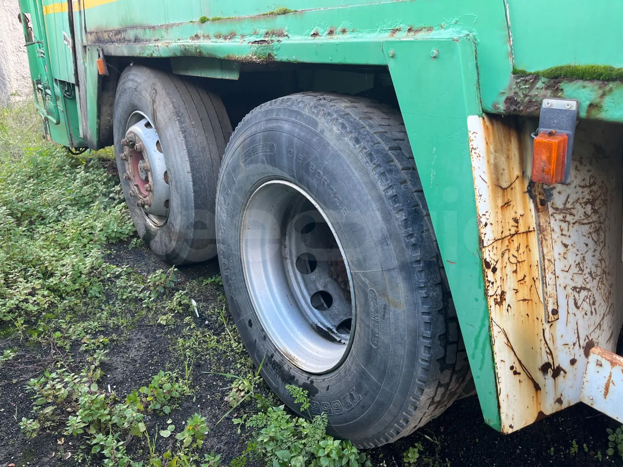Iveco Magirus A260S/80 - Euro3 - 218kW - 9.755mt - rear left tire photo