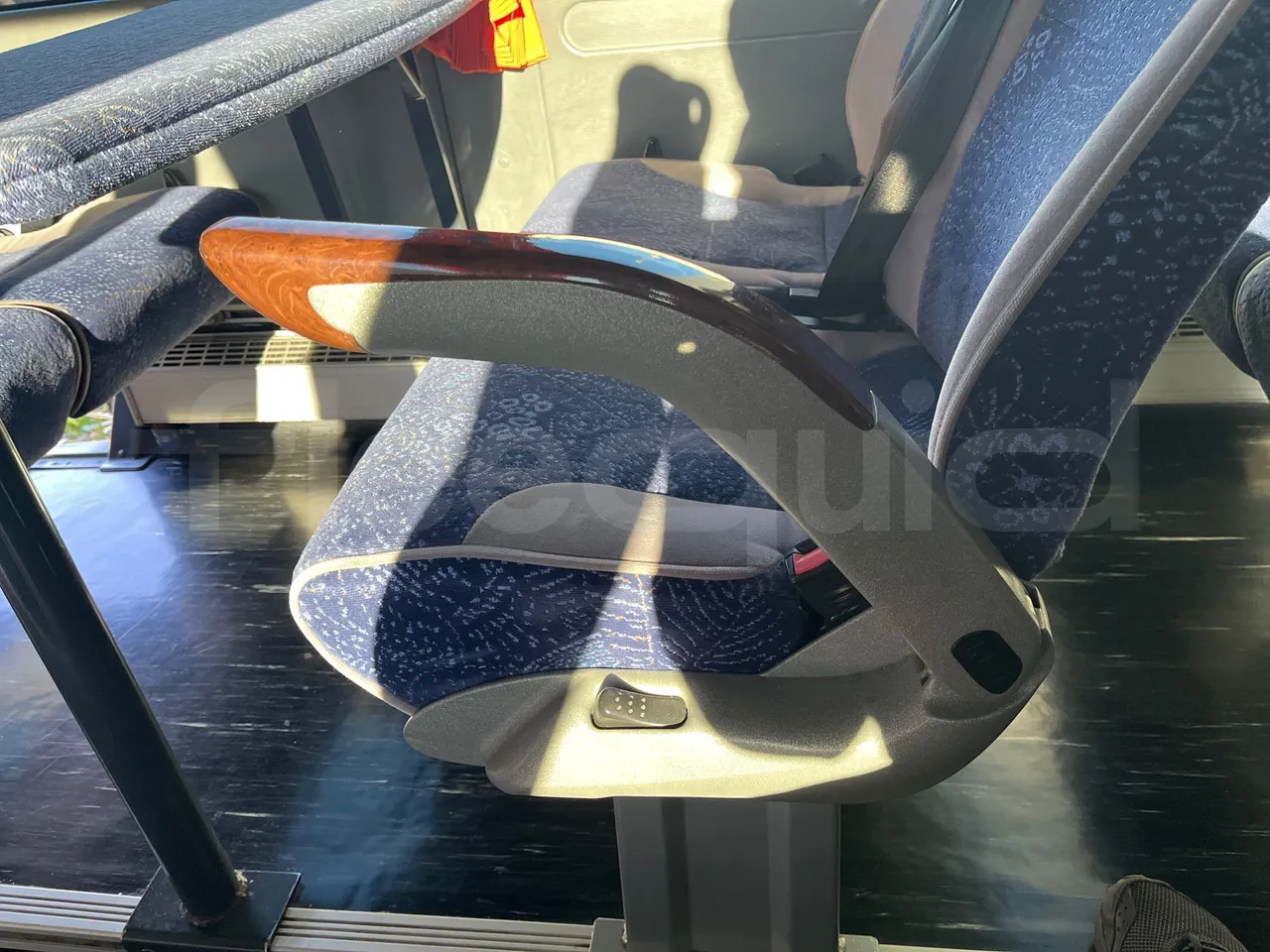 Irisbus New Domino 397E/12.40 - EUR5 - 331kW - 12.410m - F3AE3682A*M - armrest detail photo