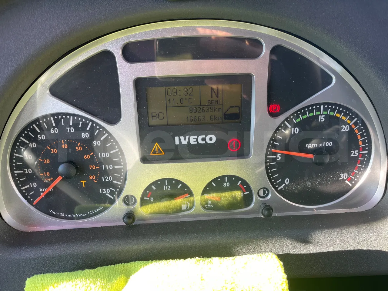 Irisbus New Domino 397E/12.40 - EUR5 - 331kW - 12.410m - F3AE3682A*M - dashboard lights on