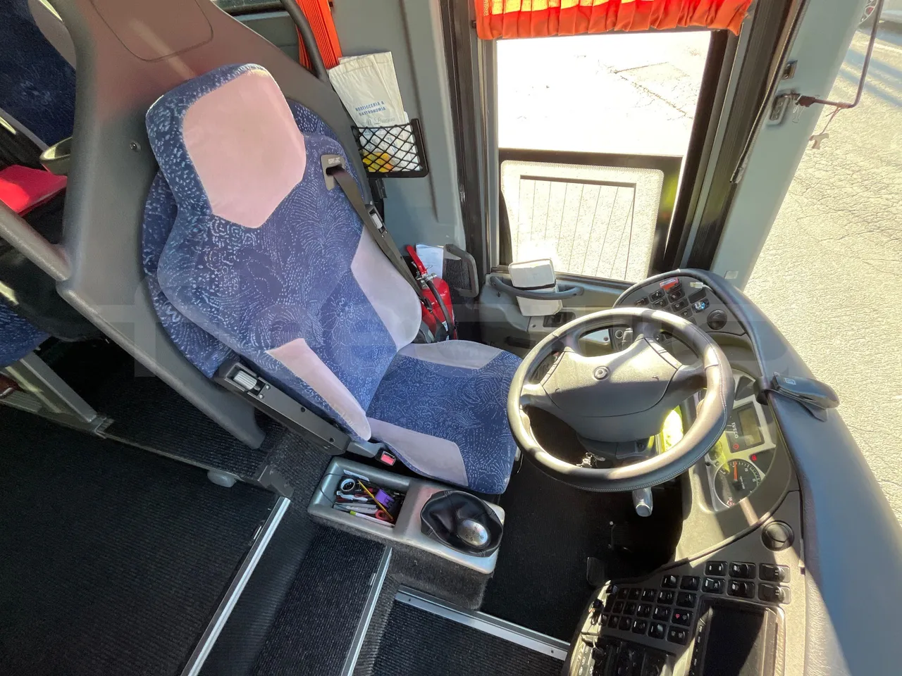 Irisbus New Domino 397E/12.40 - EUR5 - 331kW - 12.410m - F3AE3682A*M - driver's seat photo