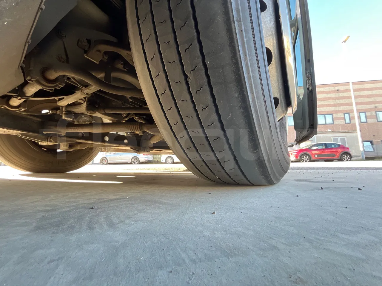 Irisbus New Domino 397E/12.40 - EUR5 - 331kW - 12.410m - F3AE3682A*M - tread condition front tires right