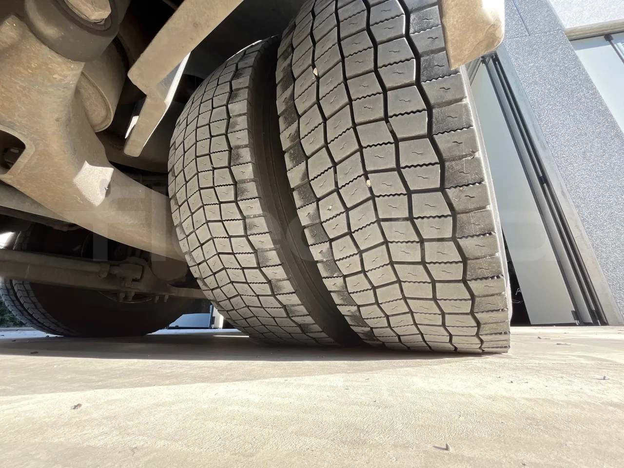 Irisbus New Domino 397E/12.40 - EUR5 - 331kW - 12.410m - F3AE3682A*M - tread condition second axle tires left