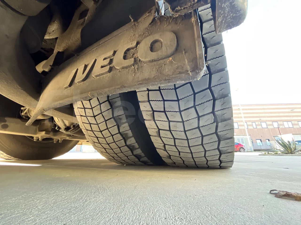 Irisbus New Domino 397E/12.40 - EUR5 - 331kW - 12.410m - F3AE3682A*M - tread condition second axle tires right