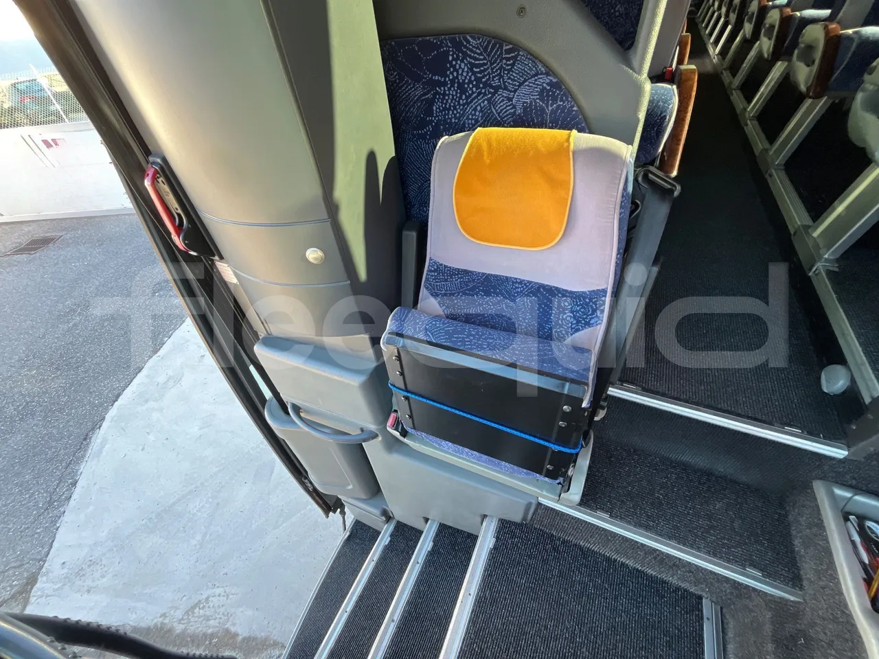 Irisbus New Domino 397E/12.40 - EUR5 - 331kW - 12.410m - F3AE3682A*M - hostess seat photo
