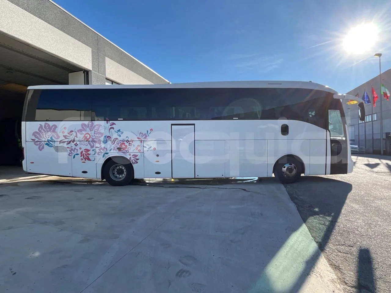 Irisbus New Domino 397E/12.40 - EUR5 - 331kW - 12.410m - F3AE3682A*M - right side doors closed