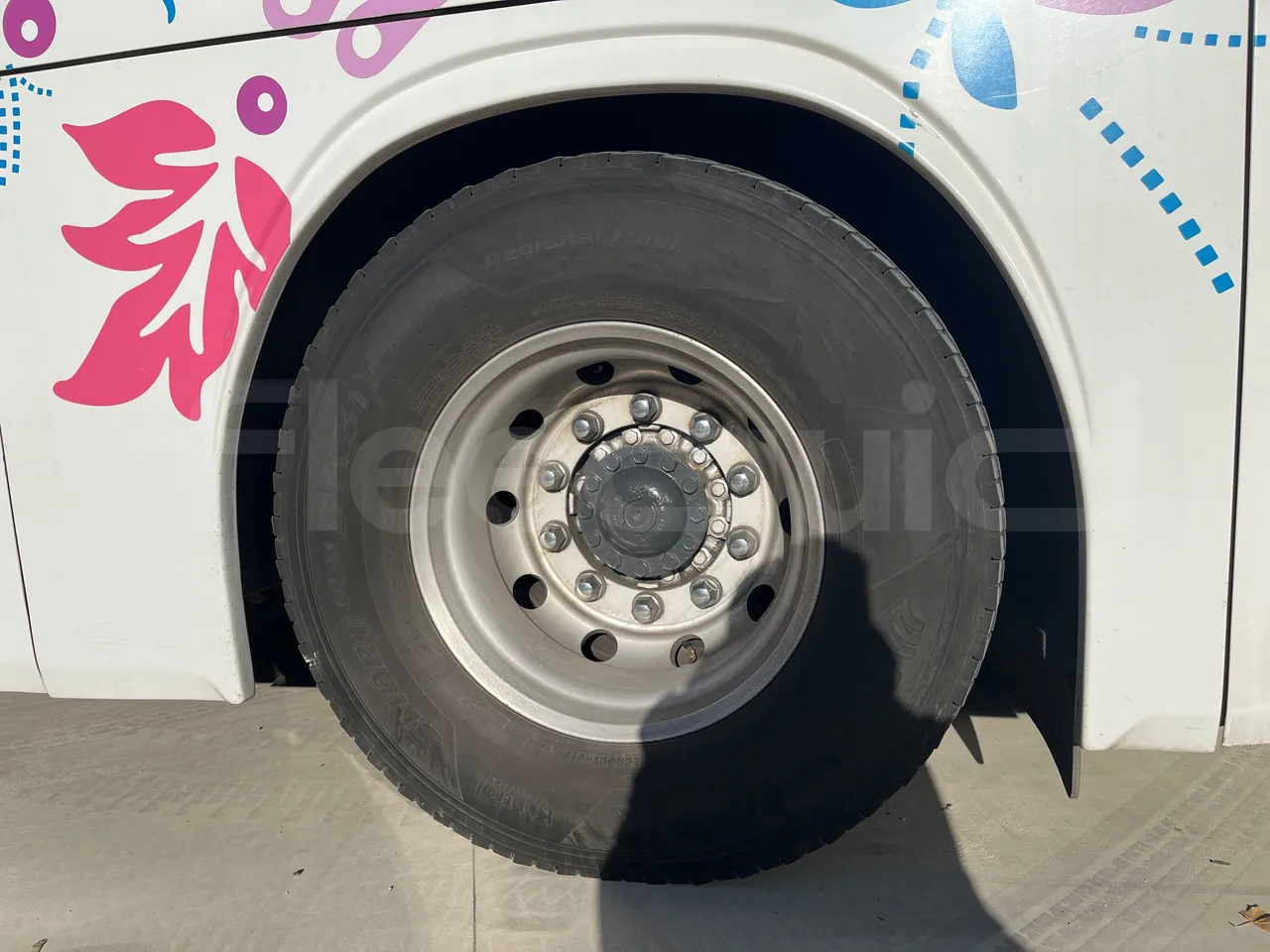 Irisbus New Domino 397E/12.40 - EUR5 - 331kW - 12.410m - F3AE3682A*M - rear left tire photo